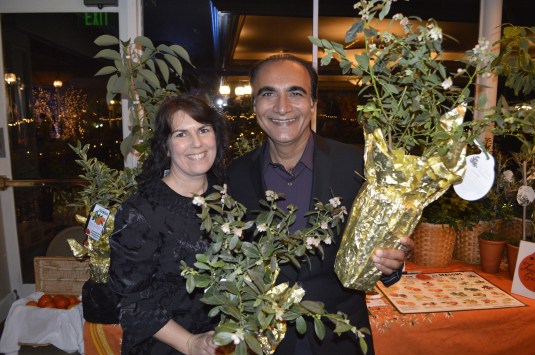 Iqbal Theba of TV musical "Glee"with blueberries